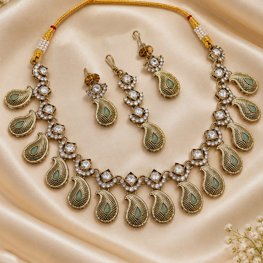 NAFJ Glamorous Crystal Stone And Austrian Stone Necklace Set