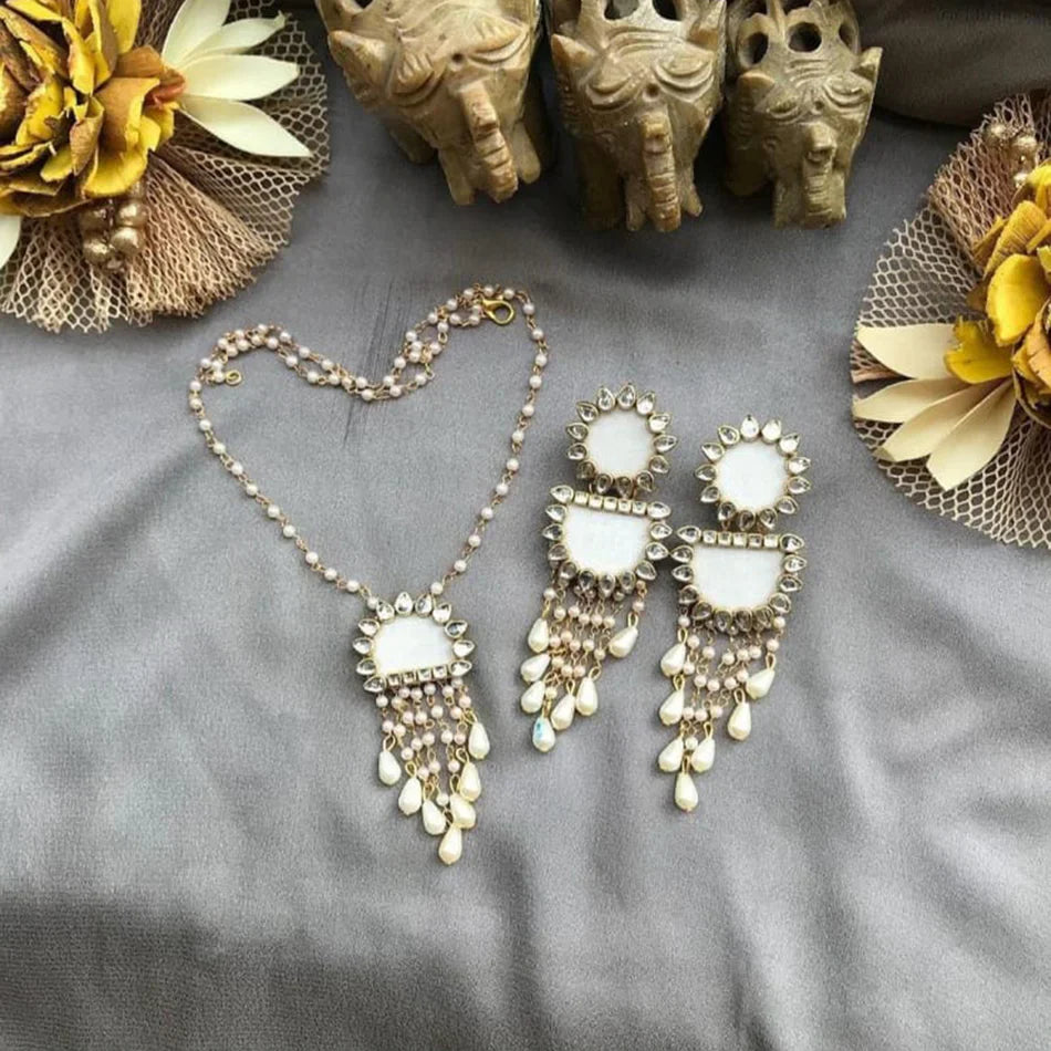 Darshana Jewels Elegant Pota Stone And Pearl Necklace Set