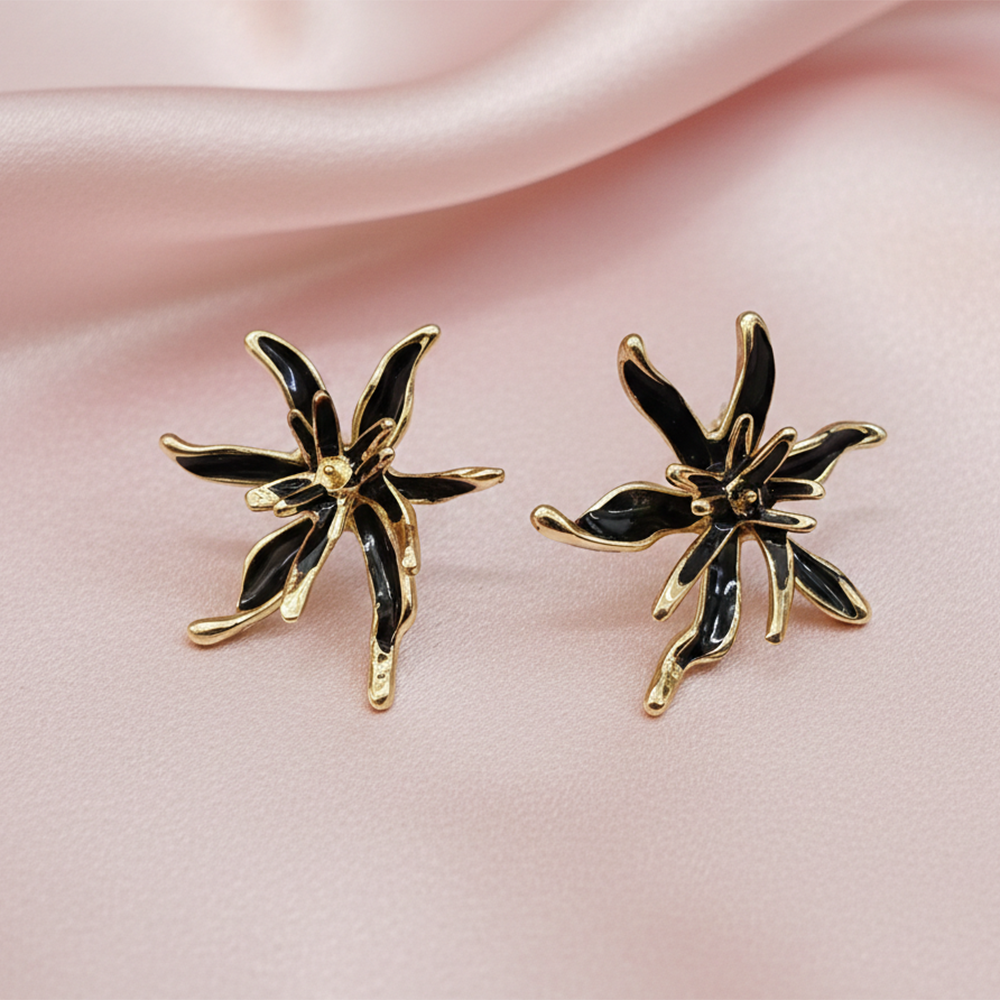 Urthn Designer Black & Gold Floral Pattern Gold Plated Studs(Pack of 3)