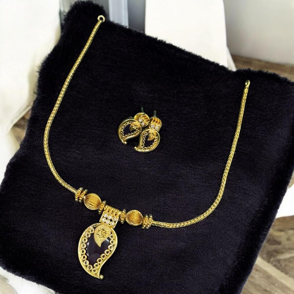 Sona Covering Crystal Stone Stone Necklace Set