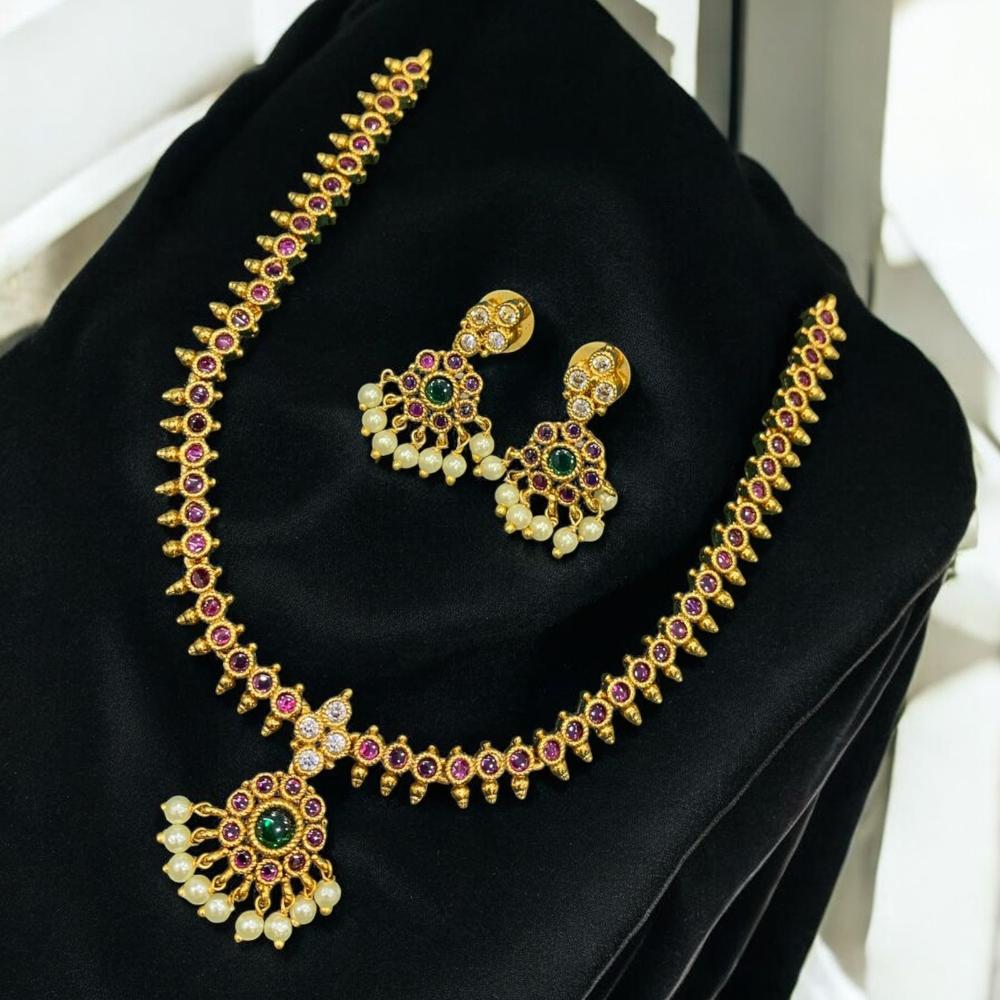 Sona Covering Elegant Pota Stone And Pearl Necklace Set