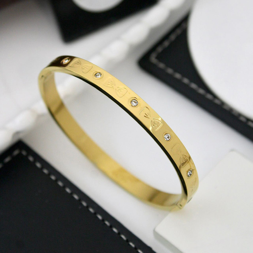 Klitz Premium Heart And Bow Austrian Stone Openable Bracelet