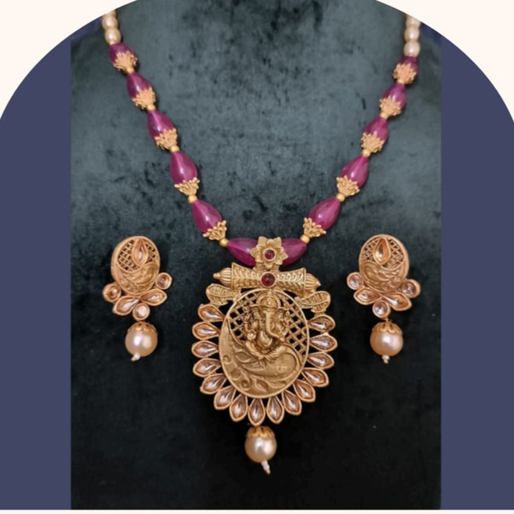 Dhirish International Graceful Pota Kundan And Pearl Necklace Set