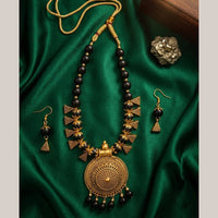 Dhirish International Graceful Pearl Necklace Set