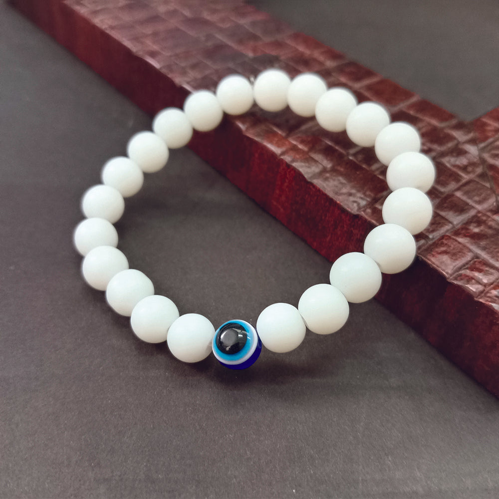 Urthn Evil Eye White Beads Bracelet - 1404755 (Pack Of 6)