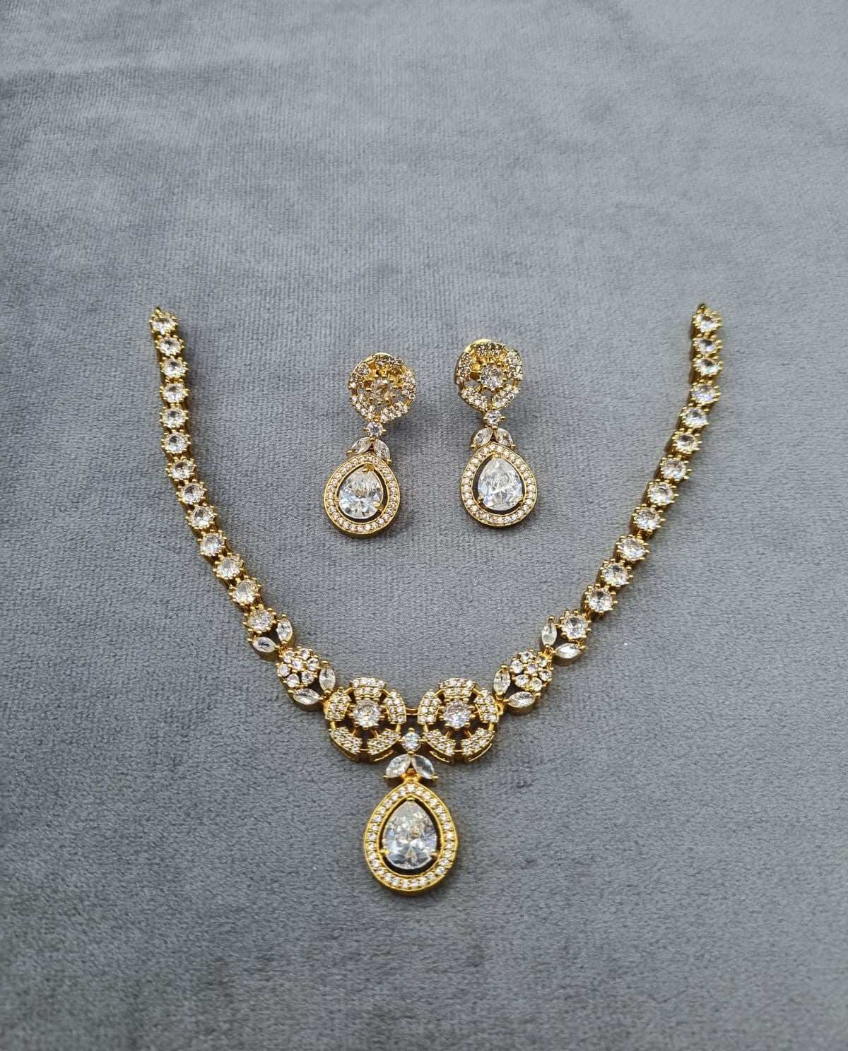 LAFZ Teardrop Pendant Necklace & Matching Drop Earrings