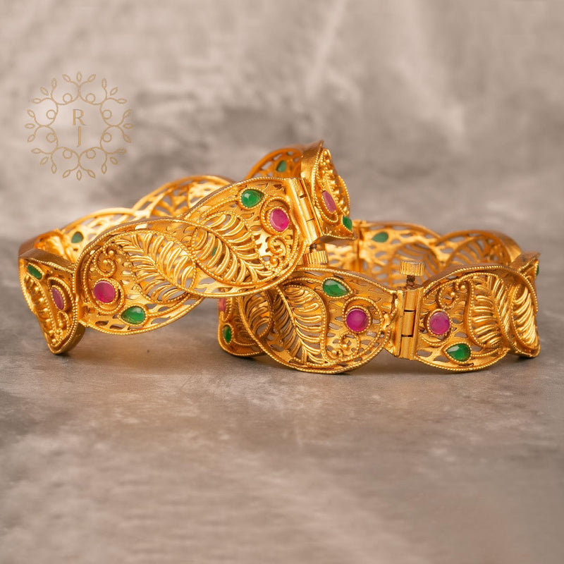 Raddhi Jewels Designer Premium Quality Rajwadi Gold Plated Brass Openable Kada/Bangles Set