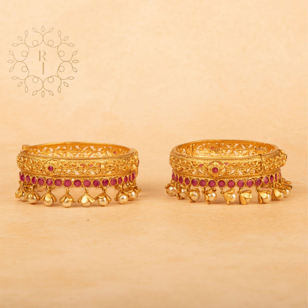 Raddhi Jewels Designer Premium Quality Rajwadi Gold Plated Brass Openable Kada/Bangles Set