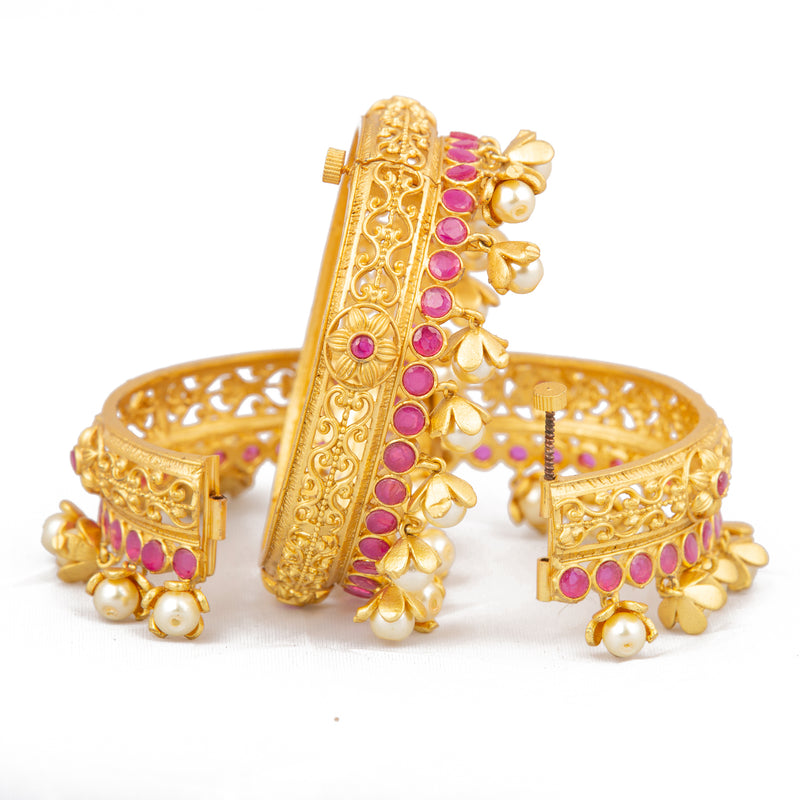 Raddhi Jewels Designer Premium Quality Rajwadi Gold Plated Brass Openable Kada/Bangles Set