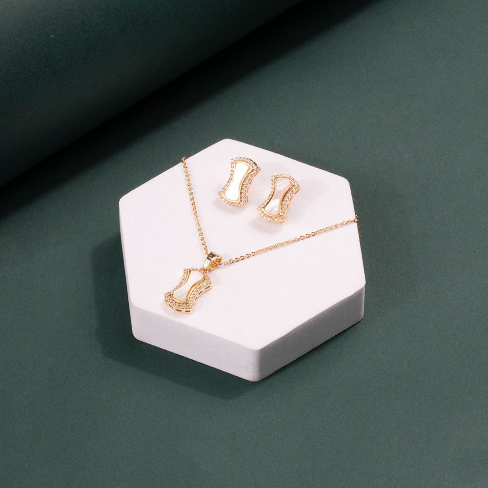 ChicCharm Jewellery Brass Gold Plated Austrian Stone Pendant Set