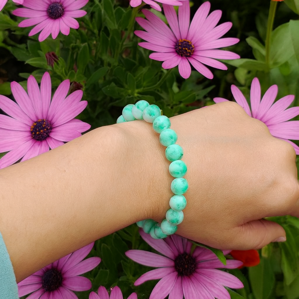 Urthn Light Green Glass Beads Bracelet