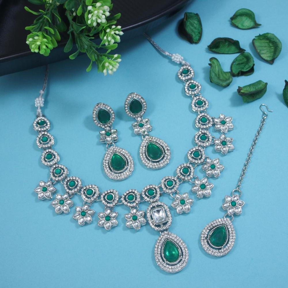 Etnico Silver Plated Traditional Kundan Stone Choker Necklace With Earring & Maang Tikka Set For Women (IJ378ZG)