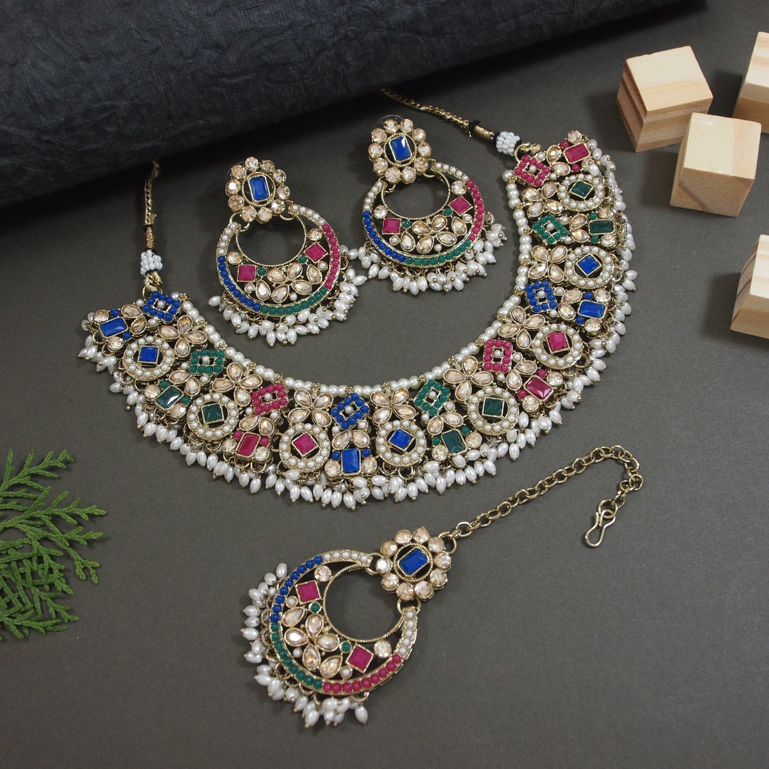 Etnico Gold Plated Traditional Floral Kundan & Pearl Choker Necklace Jewellery Earrings & Maang tikka Set For Women (K7304Mul)