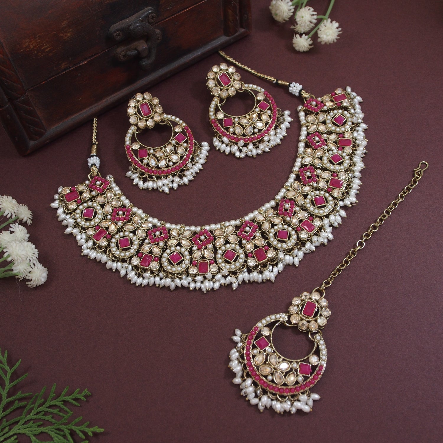 Etnico Gold Plated Traditional Floral Kundan & Pearl Choker Necklace Jewellery Earrings & Maang tikka Set For Women (Dark Pink)