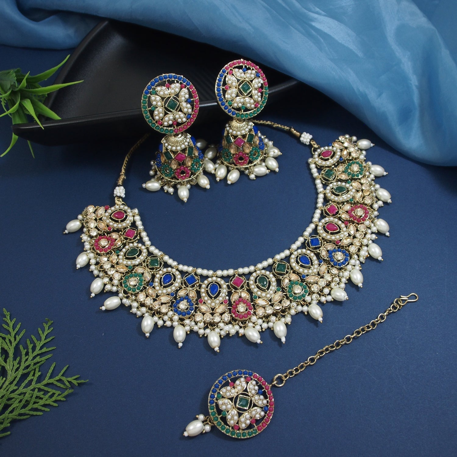 Etnico Gold Plated Traditional Kundan & Pearl Choker Necklace Jewellery Earrings & Maang tikka Set For Women (Muli-color)