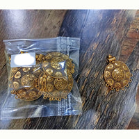Kriaa Beads Versatile Round Pendant With Floral Design For Every Occassions