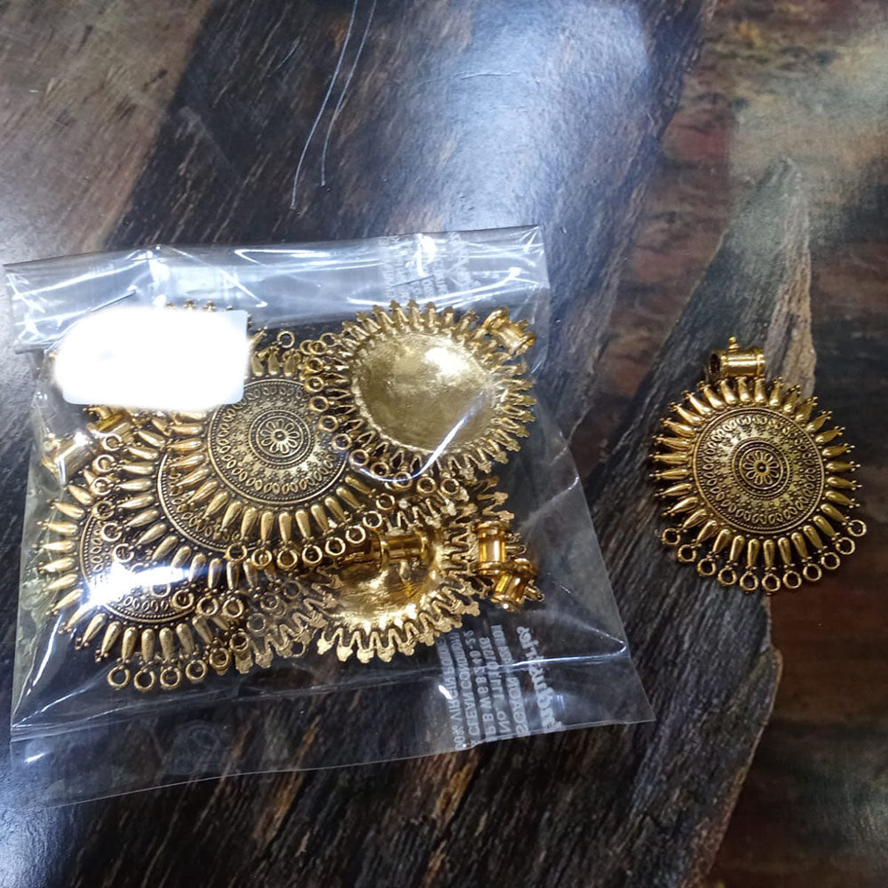 Kriaa Beads Versatile Round Pendant With Floral Design For Every Occassions
