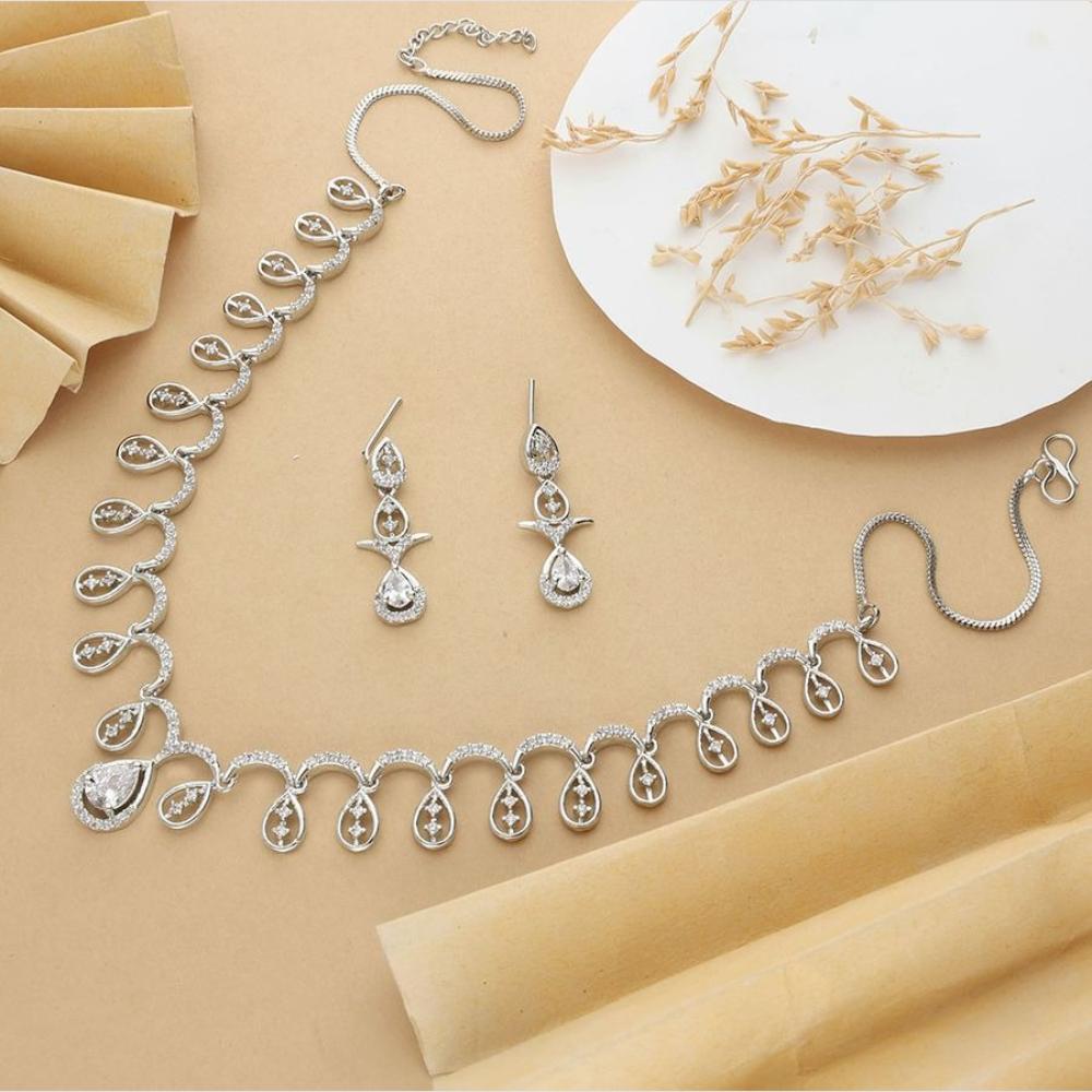 HR Sales Premium Quality Rhodium Finish Glamorous Austrian Stone Necklace Set