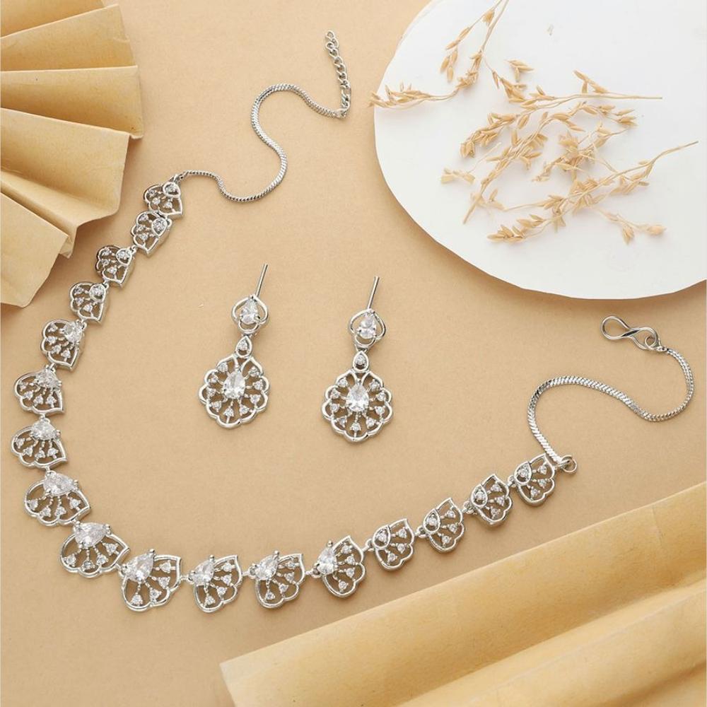 HR Sales Premium Quality Rhodium Finish Glamorous Austrian Stone Necklace Set