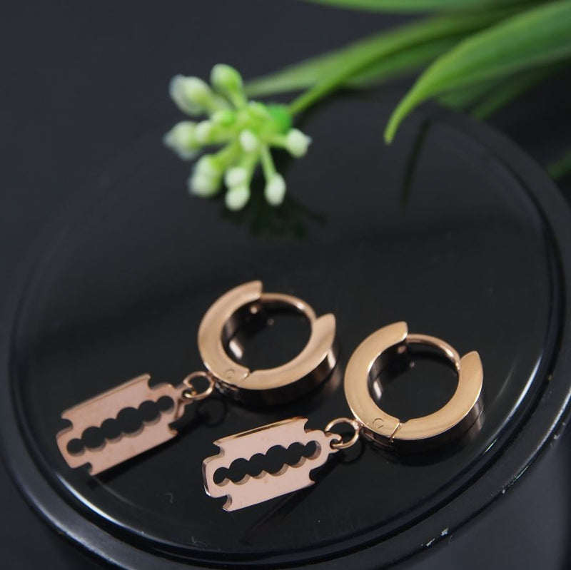 Tarohi JewelsStainless Steel Rosegold Plated Razor Blade Shaped Hoops Earring- STNER 4060