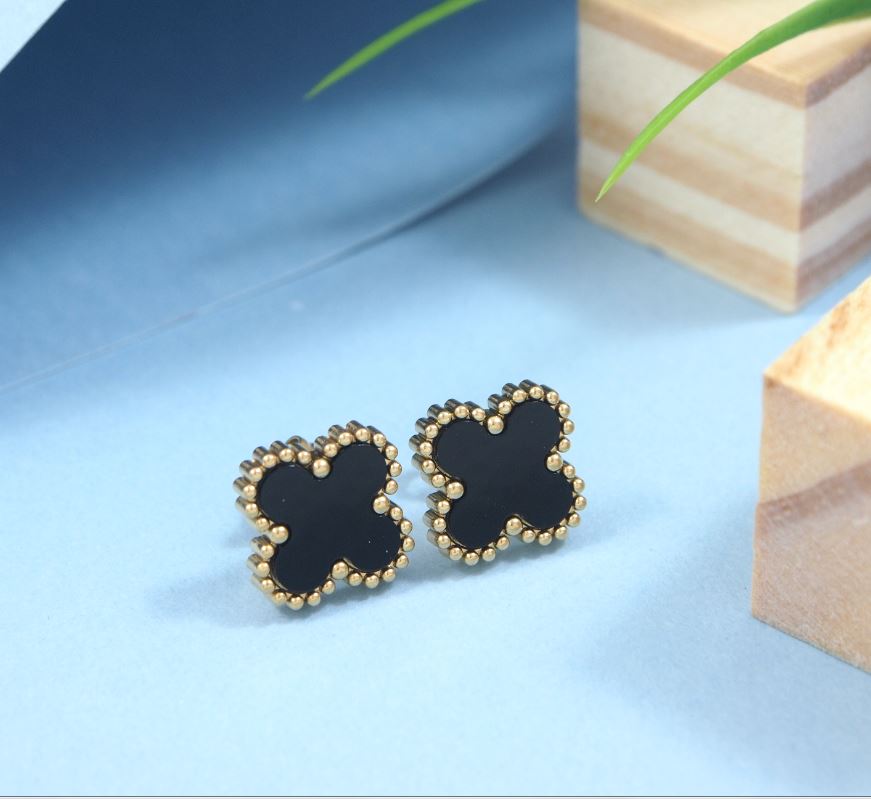 Tarohi Jewels Stainless Steel Anti Tarnish Black and White Clover Stud Earrings - STNER 5338