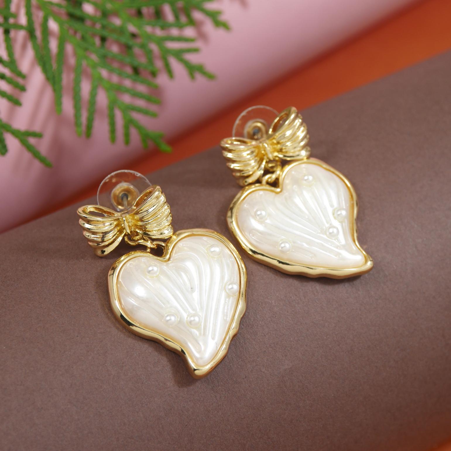 Tarohi Jewels Heart Shaped Western Earring