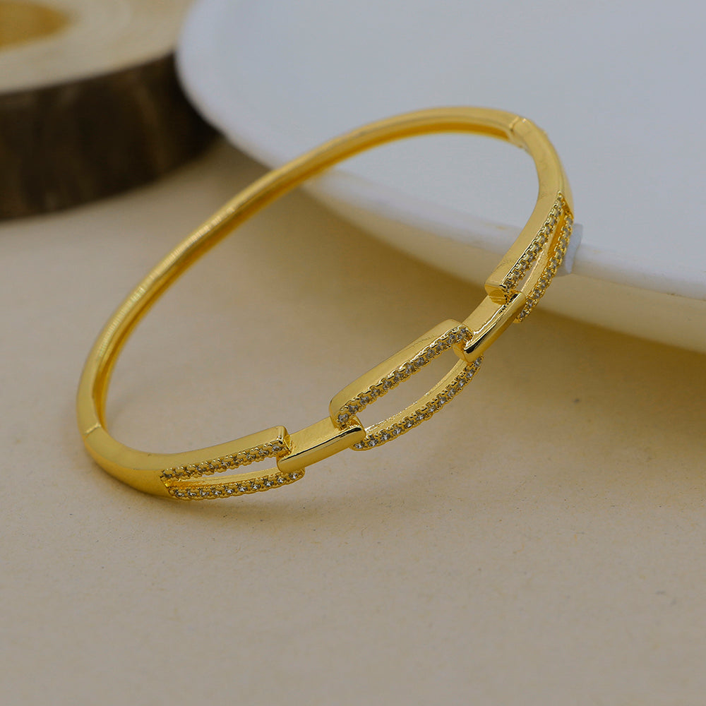 Mahavir Dye Gold Plated Maangtikka