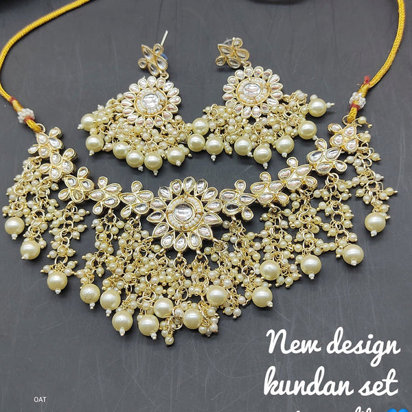 Lucentarts Gold Plated Kundan Stone & Beads Choker Necklace Set