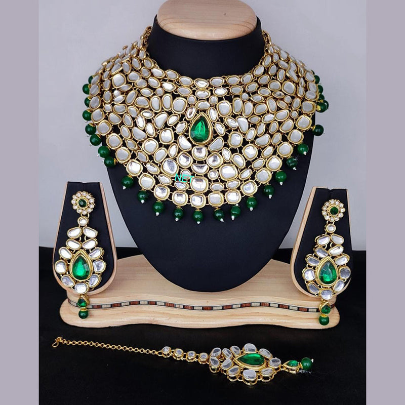 Lucentarts Jewellery Gold Plated Kundan  Necklace Set With Mangtikka