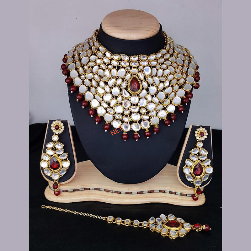 Lucentarts Jewellery Gold Plated Kundan  Necklace Set With Mangtikka