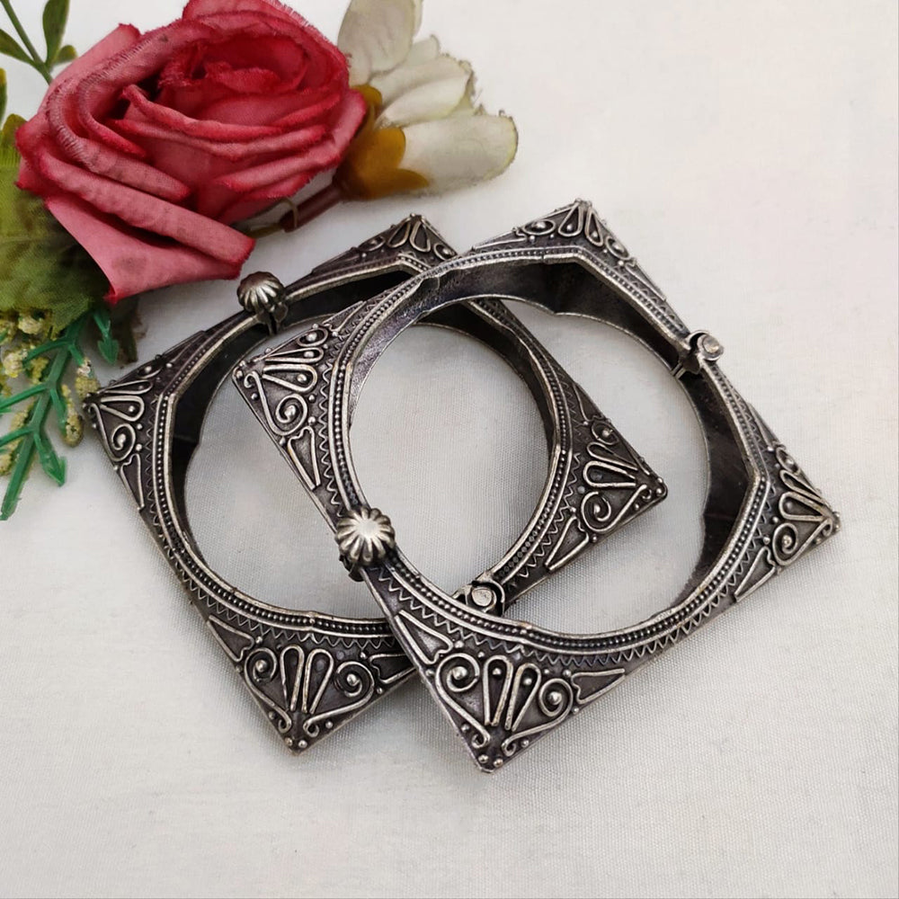 Oxidized Plated Screw Bangles