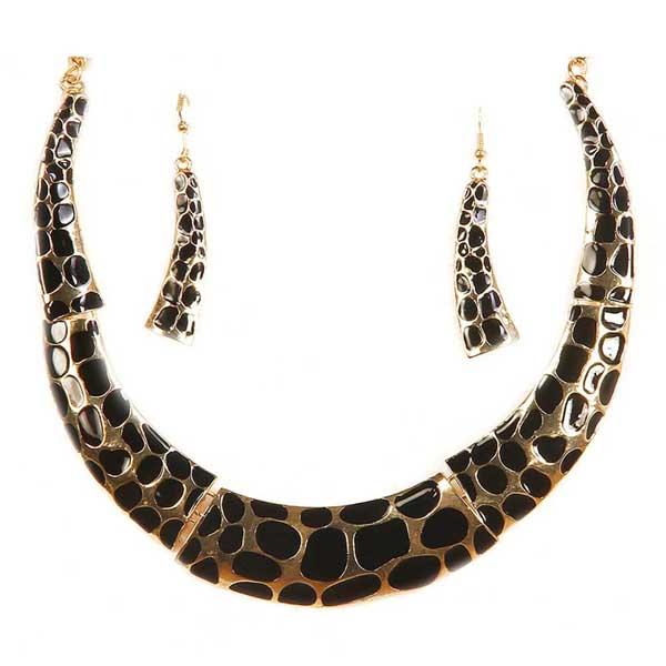 Urthn Gold Plated Statement Necklace Set - 1103031