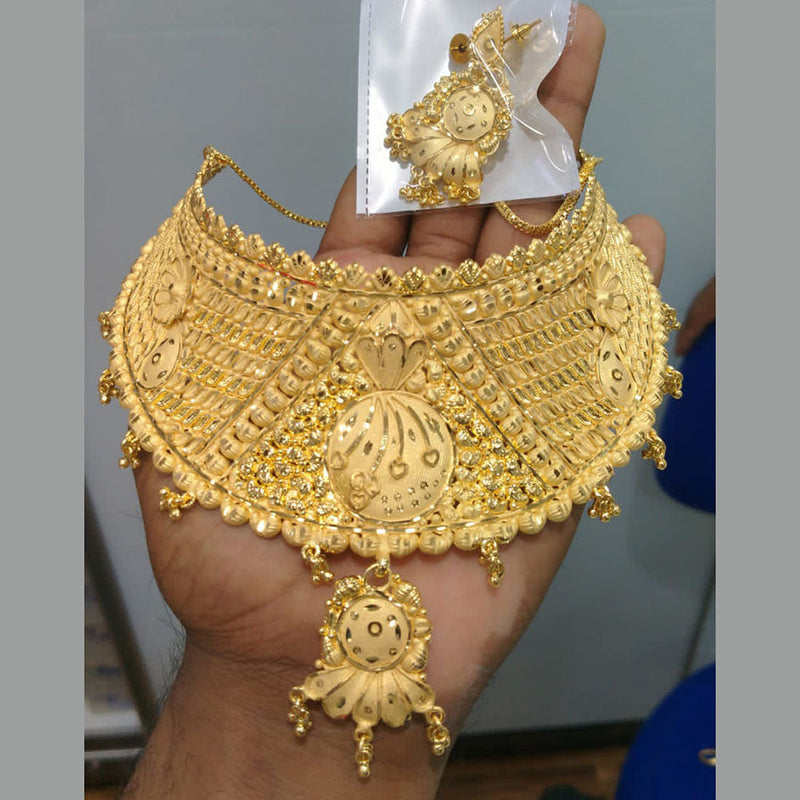 Gold choker store pendant design