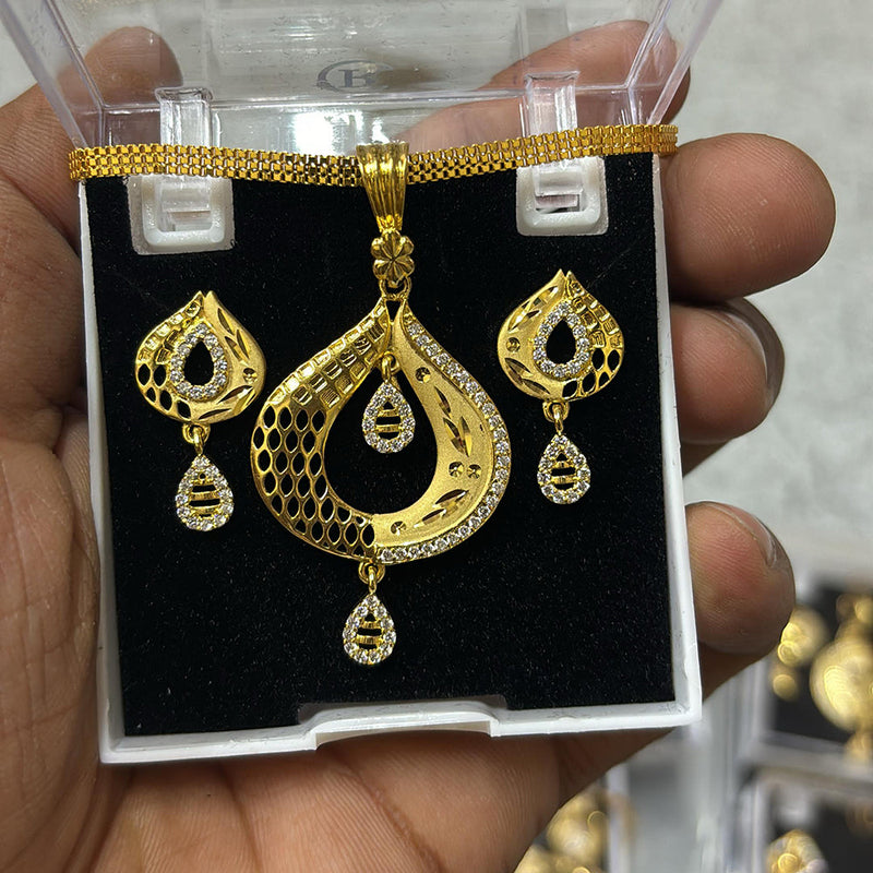 Pari Art Jewellery Forming Gold Pendant Set