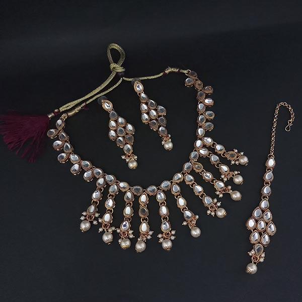 Kriaa Gold Plated White Kundan And Pearl Necklace Set With Maang Tikka - 1107979A