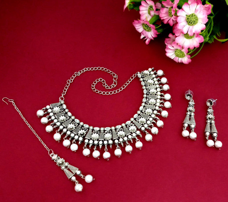 Kriaa Silver Plated White Stone And Kundan Choker Necklace Set With Maang Tikka