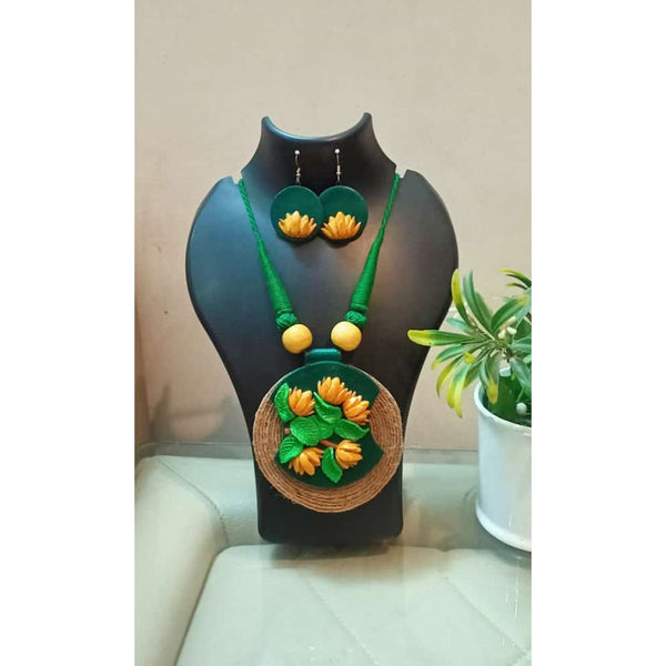 Akruti Collection  adjustable Sculpture pandent Necklace Set