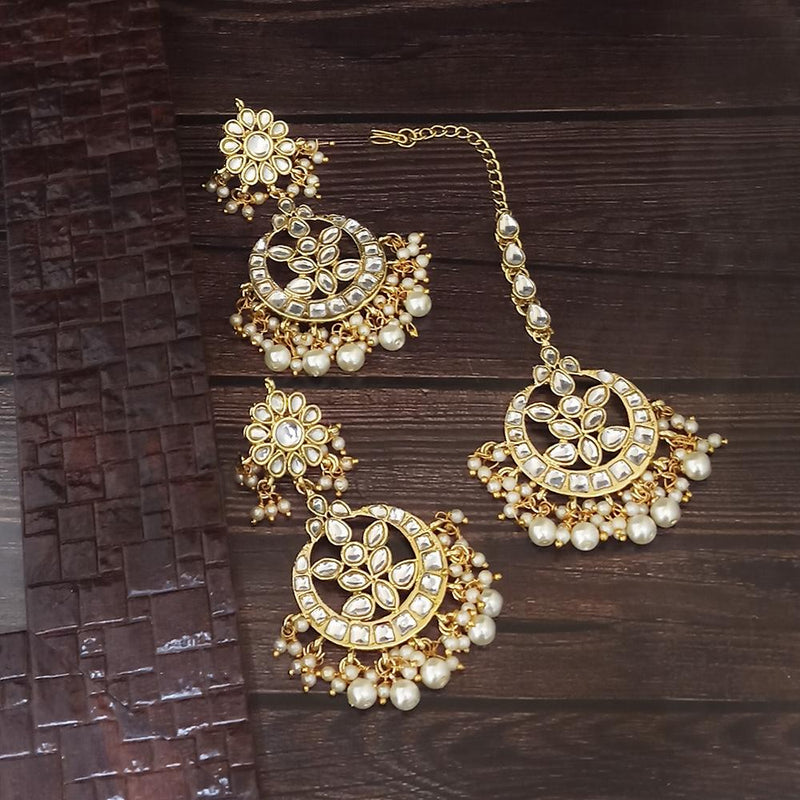 Kriaa Gold Plated White Beads And Kundan Earrings With Maang Tikka - 1309531
