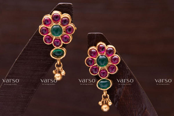 Varso Kempu & Green Gold  Alloy  Studs Earrings  - 211103