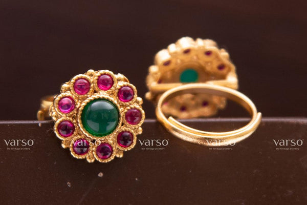 Varso Kempu & Emerald Gold Brass Alloy  Toe Ring - 213005