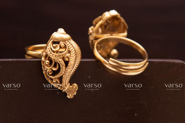 Varso  Gold Brass Alloy  Toe Ring - 213016