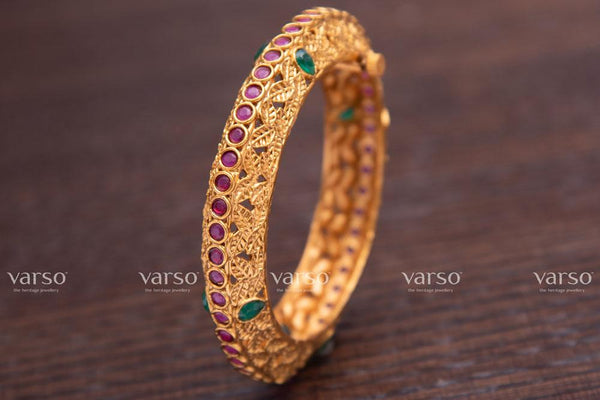 Varso Emerald & Ruby Gold Antique Brass Alloy Kada -215018
