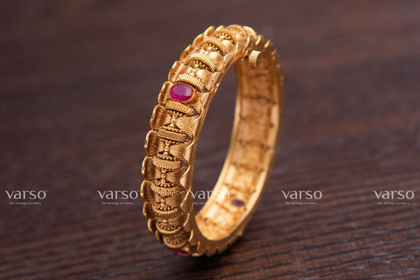 Varso Ruby Gold Antique Brass Alloy Kada -215040