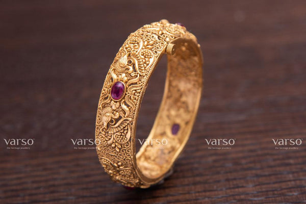 Varso Kempu Gold Antique Brass Alloy Kada -215047