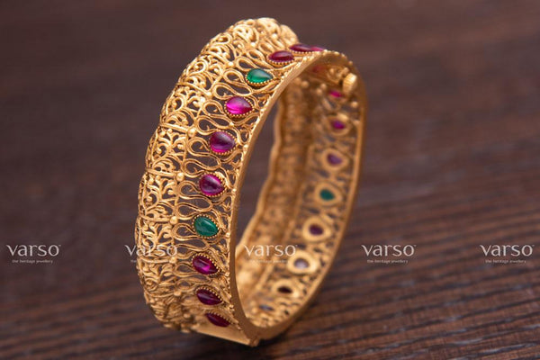 Varso Kempu & Emerald Gold Antique Brass Alloy Kada -215049