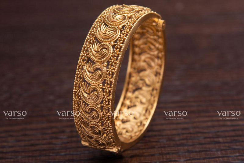 Varso Gold Antique Brass Alloy Kada -215124