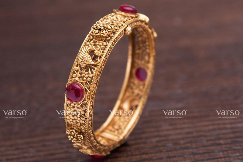 Varso Kempu Gold Antique Brass Alloy Kada -215128