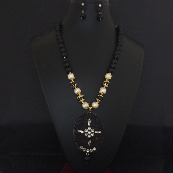 Kriaa Black Beads And Kundan Gold Plated Necklace Set - 2800336