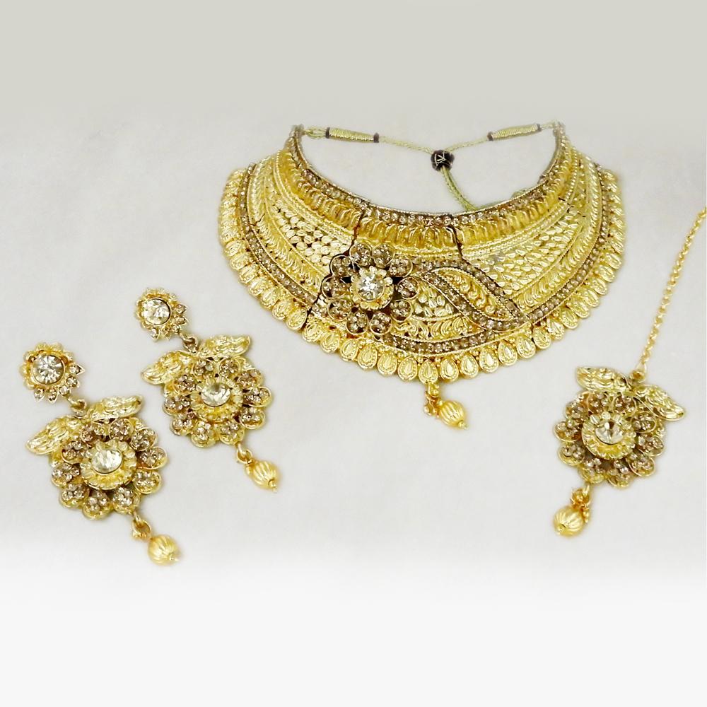 Kriaa Choker Necklace Set With Maang Tikka - 1107912A