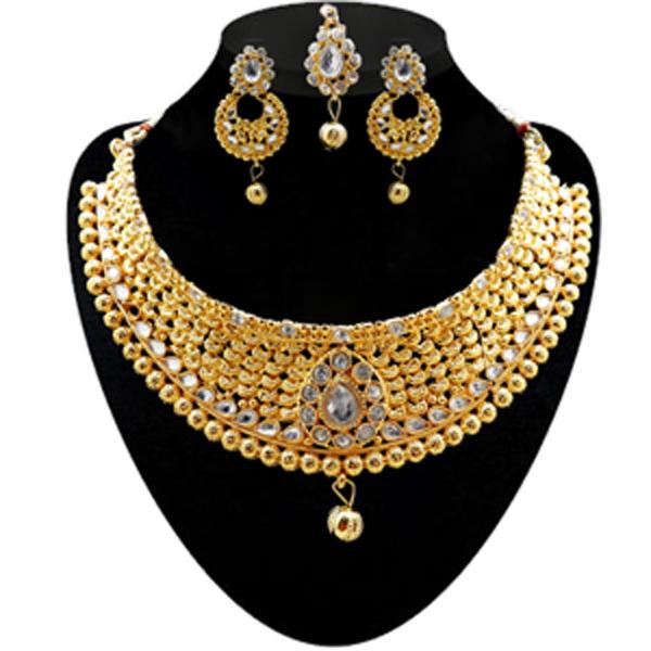 Kriaa Kundan Stone Choker Necklace Set With Maang Tikka - 1107918A